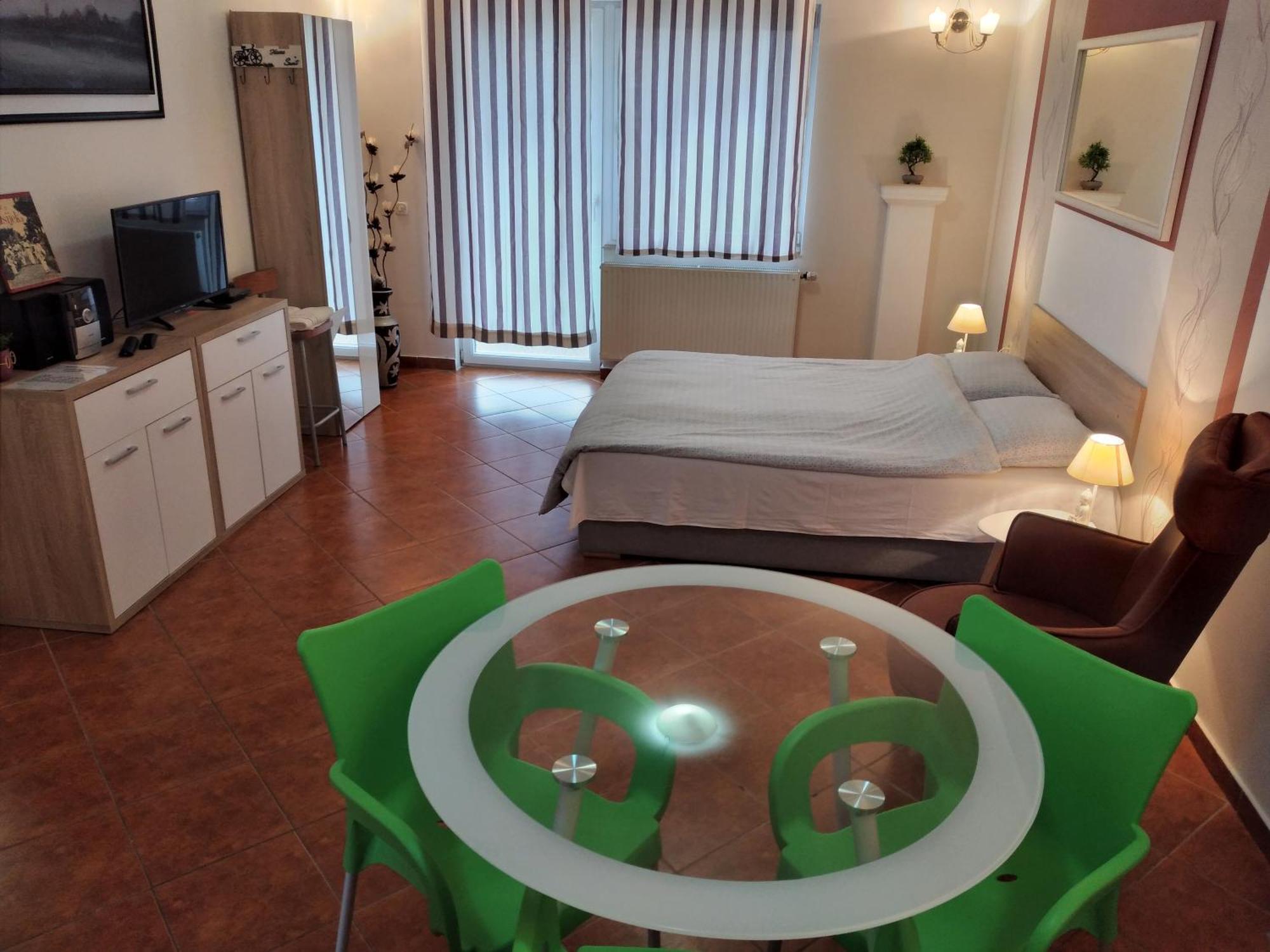 Apartments Kosevic Осиек Экстерьер фото